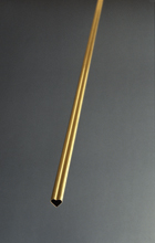 Objekt „Ein Meter Liebe“, 1995. Gold, L 100 cm, B 0,8 cm, H 0,8 cm. (c) Foto: Otto Künzli